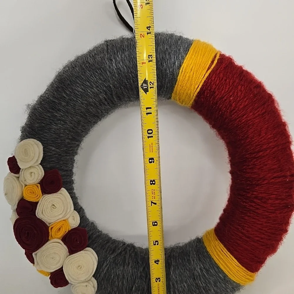 Crocheted VTG Wreath‎ W Flowers Yarn Retro